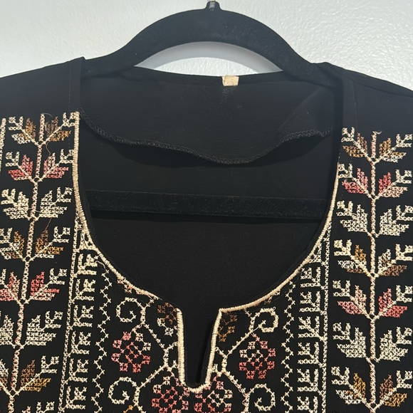 Embroidered Womens Dishdasha - Picture 4 of 8